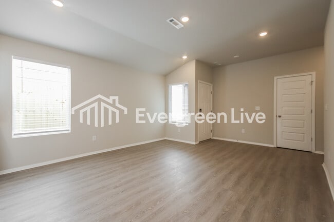 Building Photo - 6600 NW Kathleen St