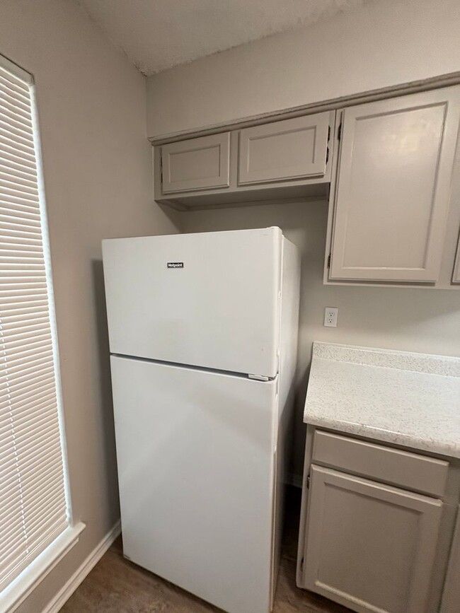 Building Photo - Newly Renovated Duplex - Northwest San Ant...