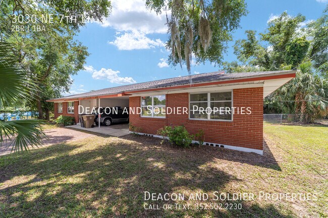Building Photo - 3030 NE 7th Ln