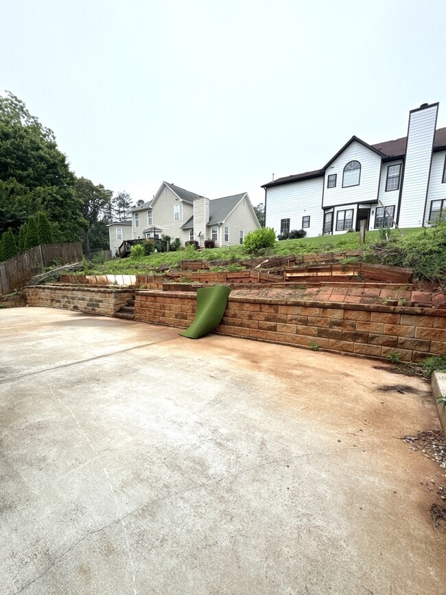 Building Photo - 675 Manor Glen Dr