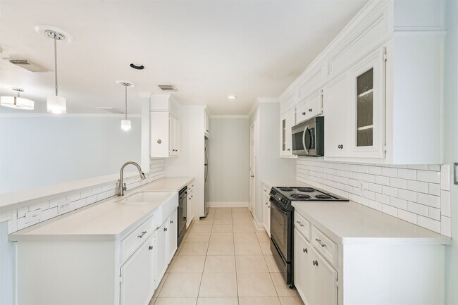 Building Photo - 738 Redwing Pl Dr