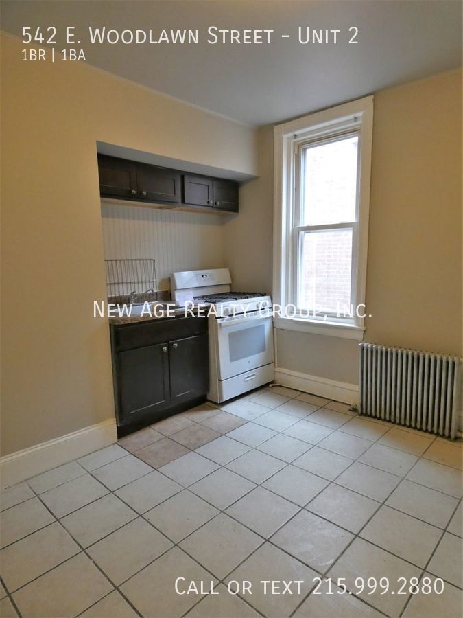 Building Photo - 542 E Woodlawn St