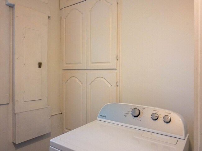 Building Photo - Beautiful Three Bedroom with Stunning View...