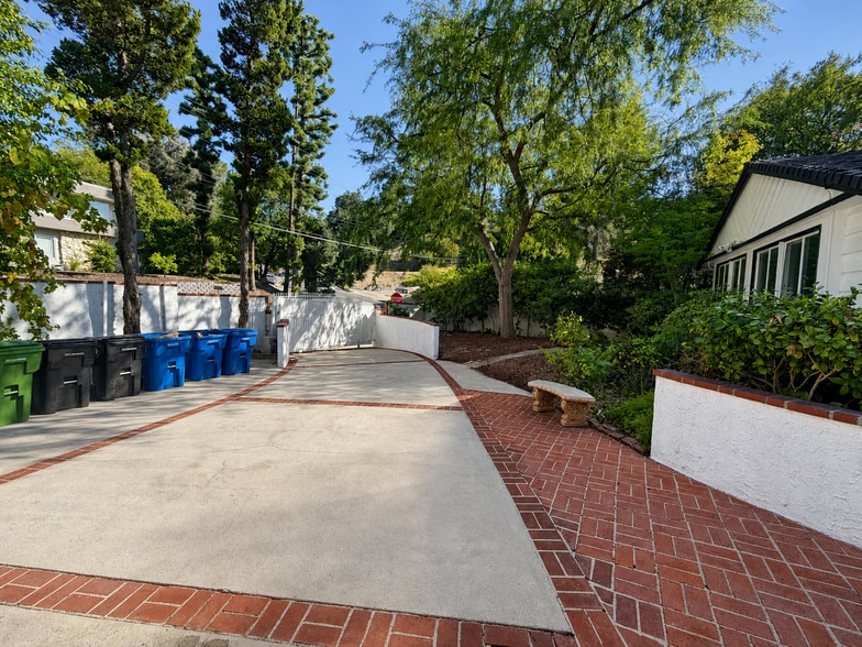 Building Photo - 3601 Dellvale Pl
