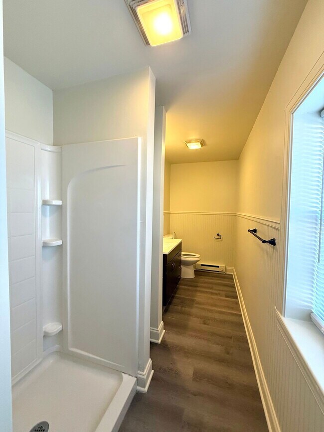 Building Photo - 853 Manor St