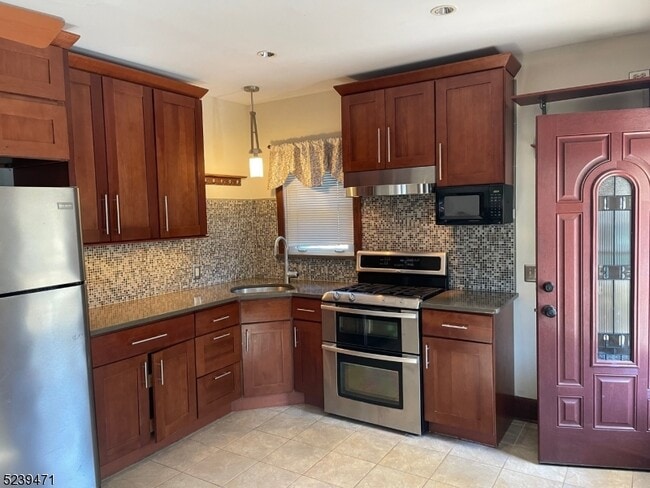 Building Photo - 184 N Bridge St