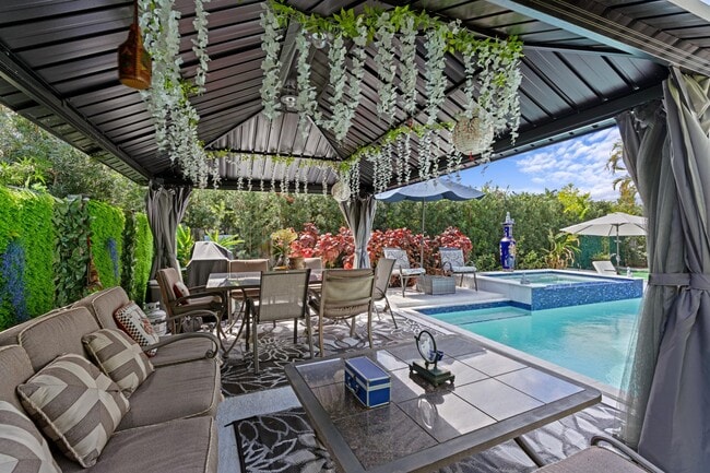 Building Photo - 3705 NE 16th Ave