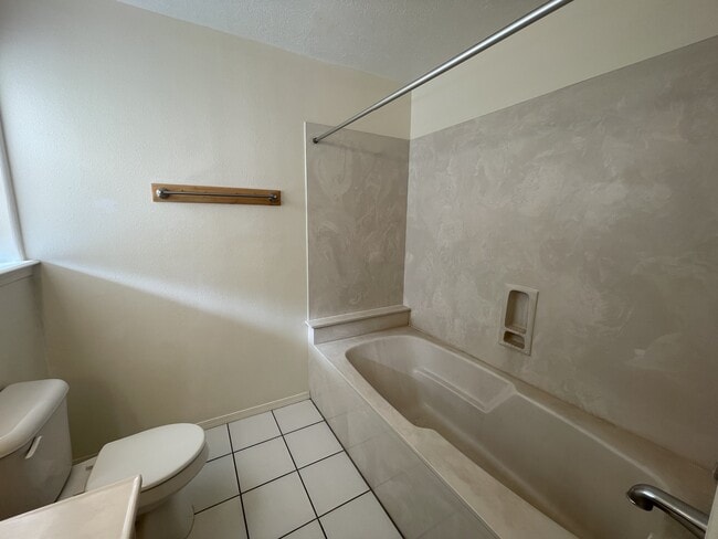 Building Photo - 10538 Olympic St NW