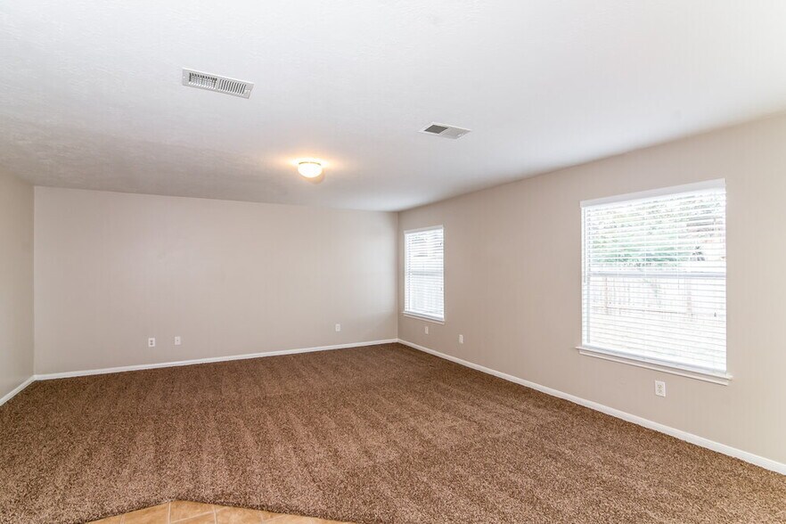 Building Photo - 2098 Clemson Dr