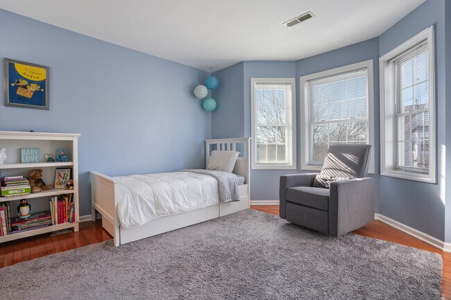 Building Photo - 1406 Pinnacle Way