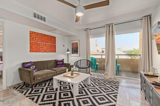 Building Photo - 8055 Thomas Rd