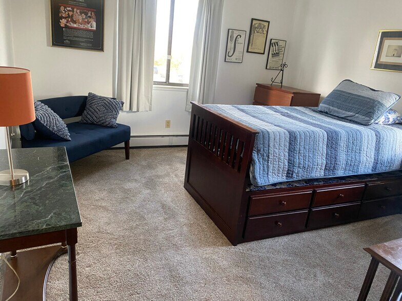 Building Photo - 1600 Newman Ave