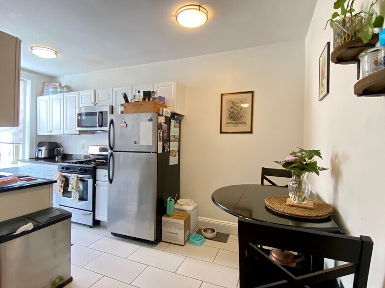 Building Photo - 1860 Commonwealth Ave