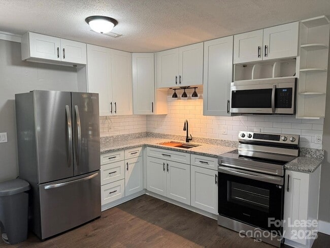 Building Photo - 5597 Wrenn Dr