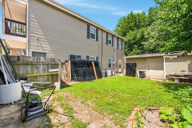 Building Photo - 511 Schirmer St