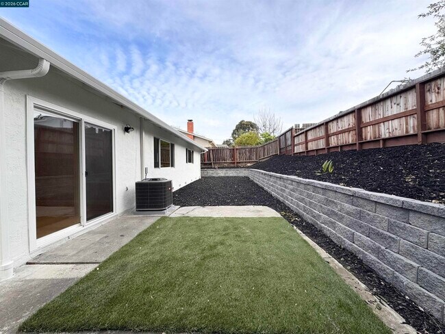 Building Photo - 2307 Panoramic Dr