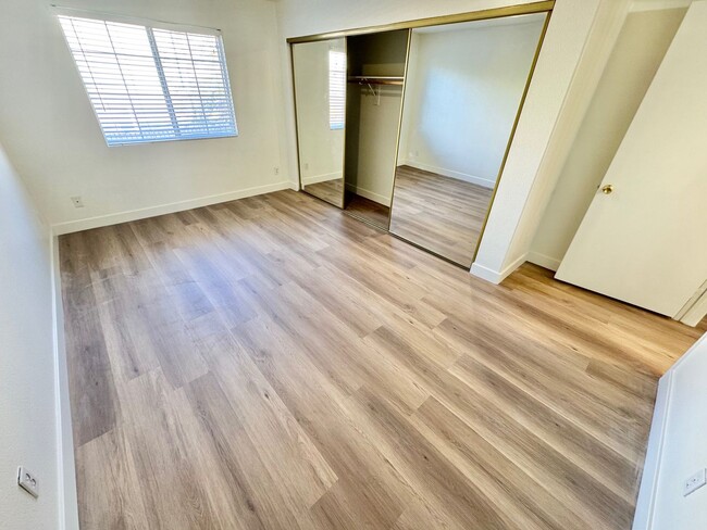 Building Photo - NEWLY UPDATED CONDO WITH BALCONY NEAR SUMMERLIN