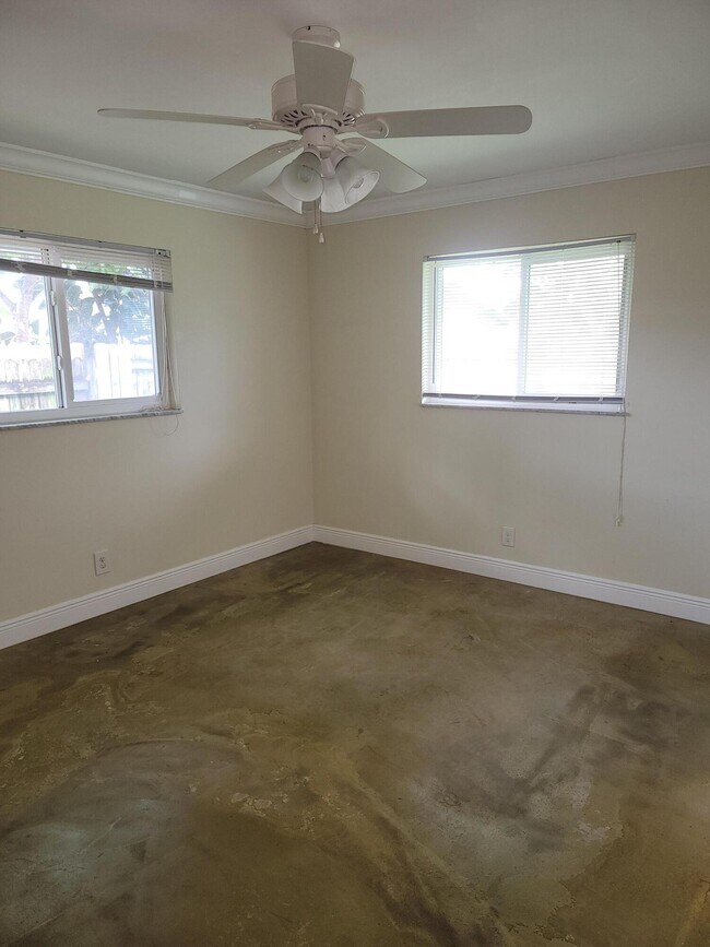 Building Photo - 1680 NE 34th Lane B Oakland Park Fl 33334