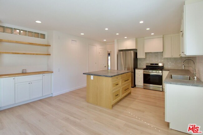 Building Photo - 24621 Aquilla Dr