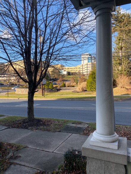 Building Photo - 740 Bloom Rd