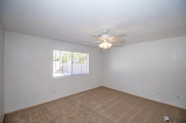 Building Photo - 7220 E 24th Ln