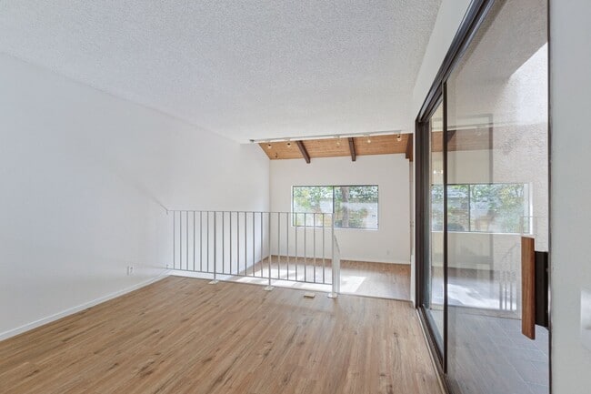 Building Photo - 10444 Canoga Ave