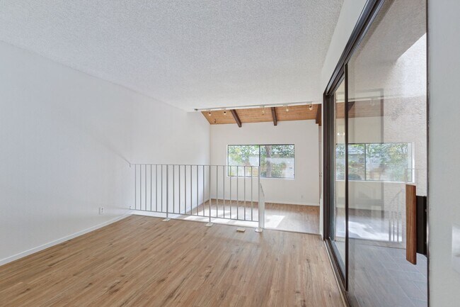 Building Photo - Tri-Level Townhome with Bonus Room | Ranch Los Charcos