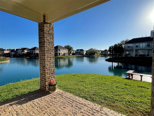 Building Photo - 14303 Tasmania Ct