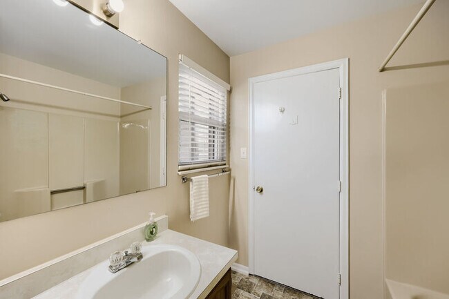 Building Photo - 1012 Moorings Dr