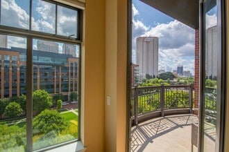 Building Photo - 250 Daniel Burnham Square
