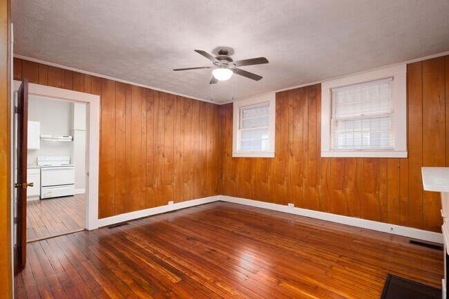 Building Photo - 564 Pemberton St