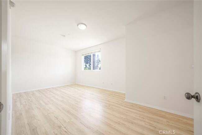 Building Photo - 13941 Sherman Way
