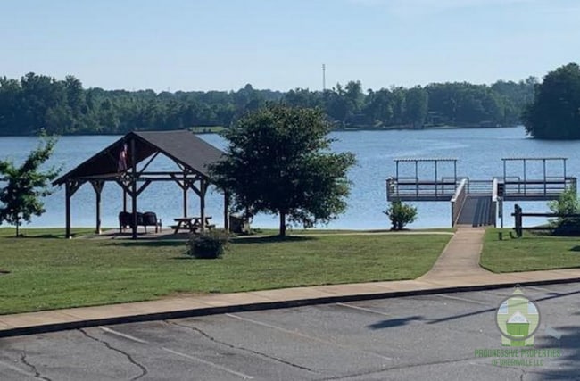 Building Photo - 107 Lyman Lodge Rd