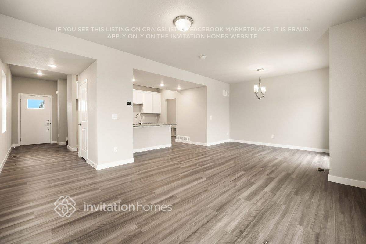 Building Photo - 11480 Sanderling St