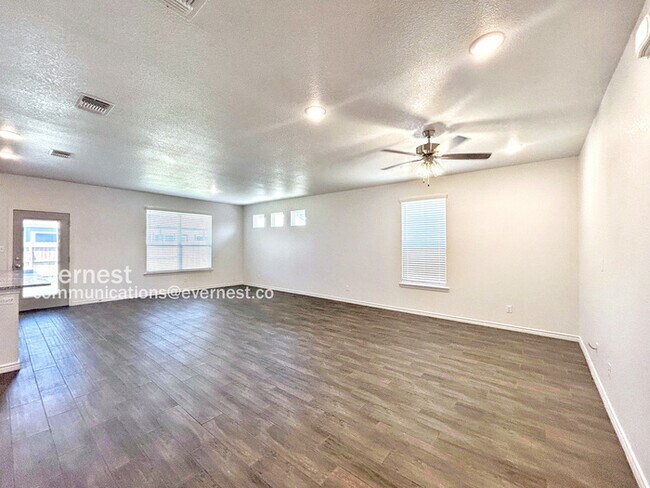 Building Photo - 2216 Hornbeam St