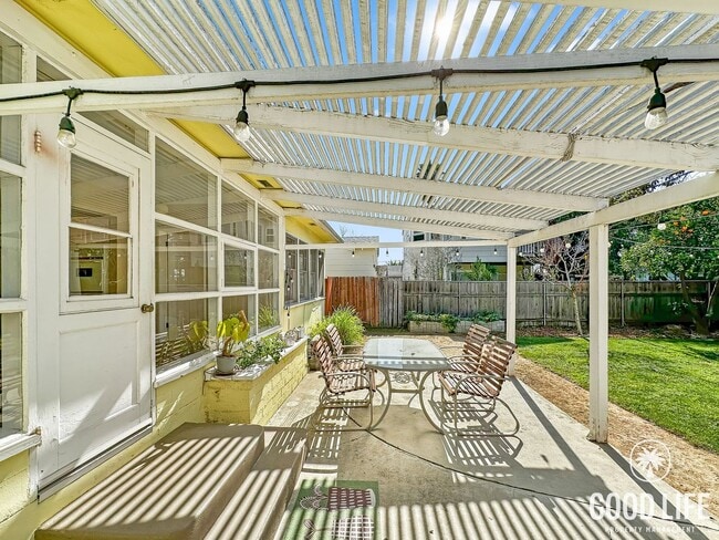 Building Photo - Charming 3-Bedroom Anaheim Home Featuring Private Backyard & Assigned Parking