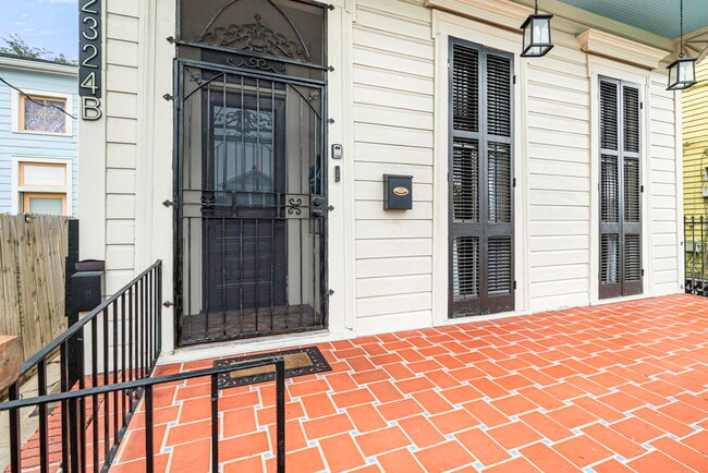 Building Photo - 2324 Ursulines Ave