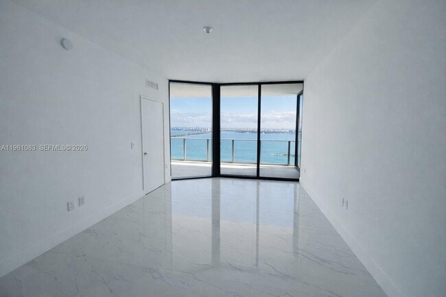 Building Photo - 700 NE 24th St