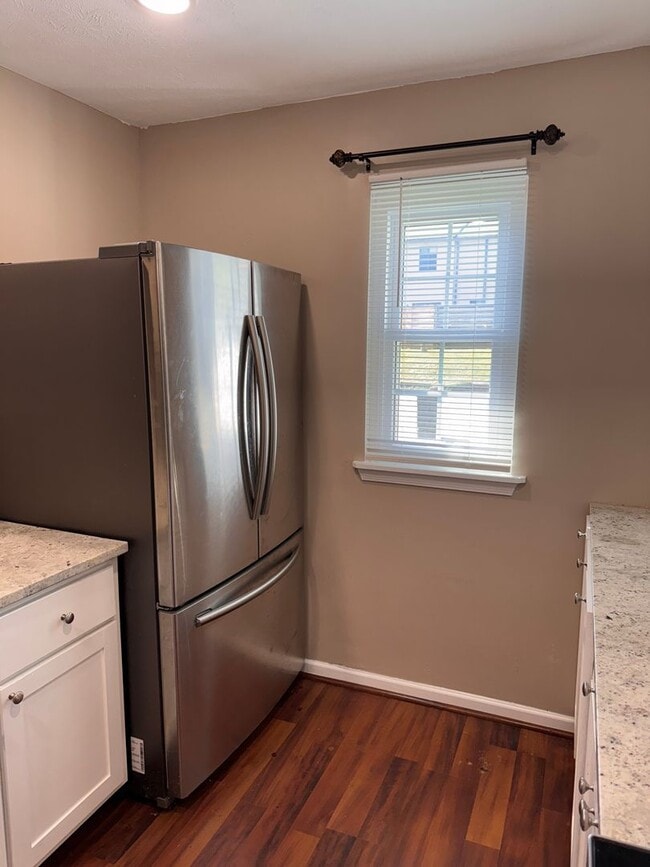 Building Photo - 2 Bedroom || 2 Bathroom - Single Level Tow...