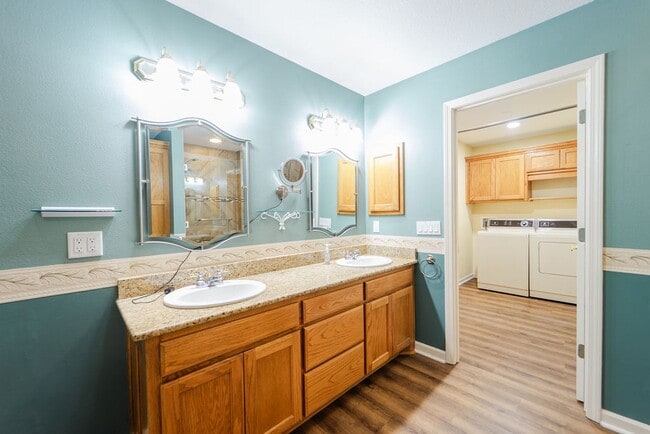 Building Photo - Charming 3 bedroom, 2 bathroom located in the picturesque Hot Springs Village