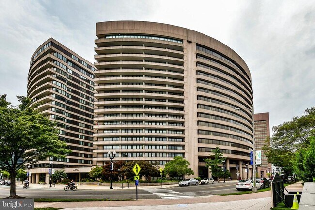 Building Photo - 1200 Crystal Dr