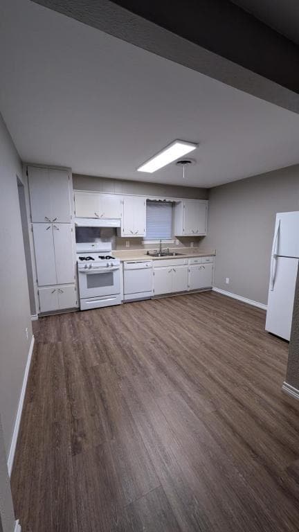 Building Photo - 409 S Holly St