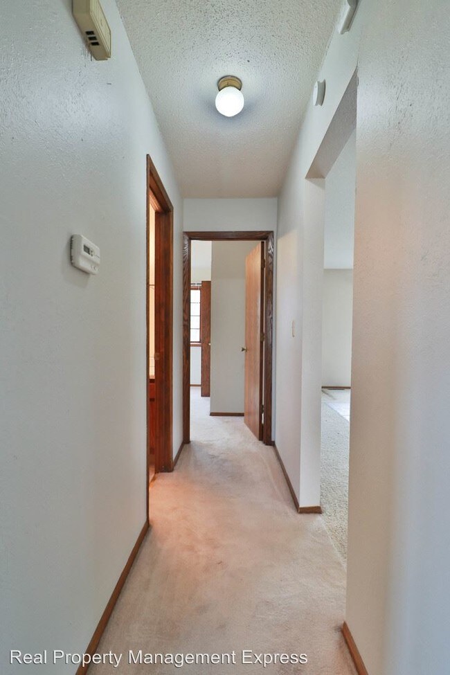 Building Photo - 3605 S Marion Rd