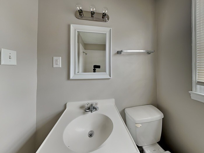 Building Photo - 1432 Mt Gallant Rd