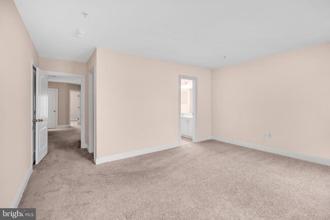Building Photo - 8055 Gatehouse Rd