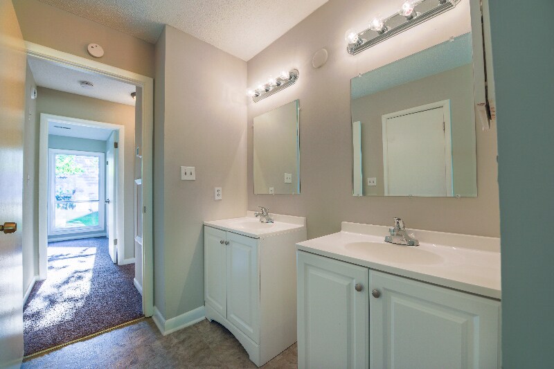 Building Photo - 7117 Tollhouse Dr