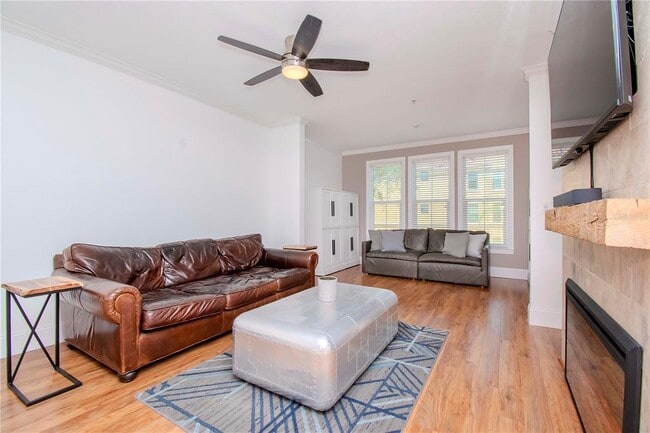 Building Photo - 2732 Via Murano