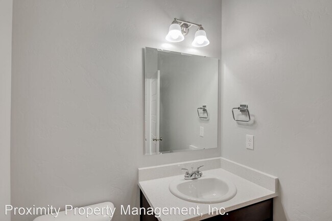 Building Photo - 3 br, 2.5 bath House - 11254 W. King St