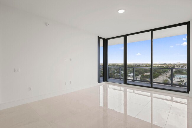 Building Photo - 220 Lake Shore Dr