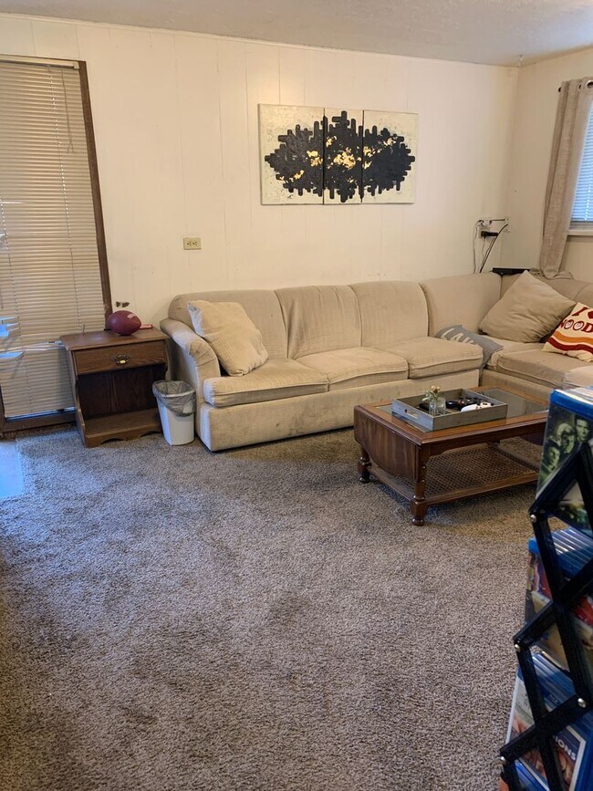 Building Photo - Binning Silver